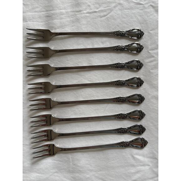 Oneida Kennett Square Stainless Set of eight Cocktail Seafood Forks - Picture 7 of 10